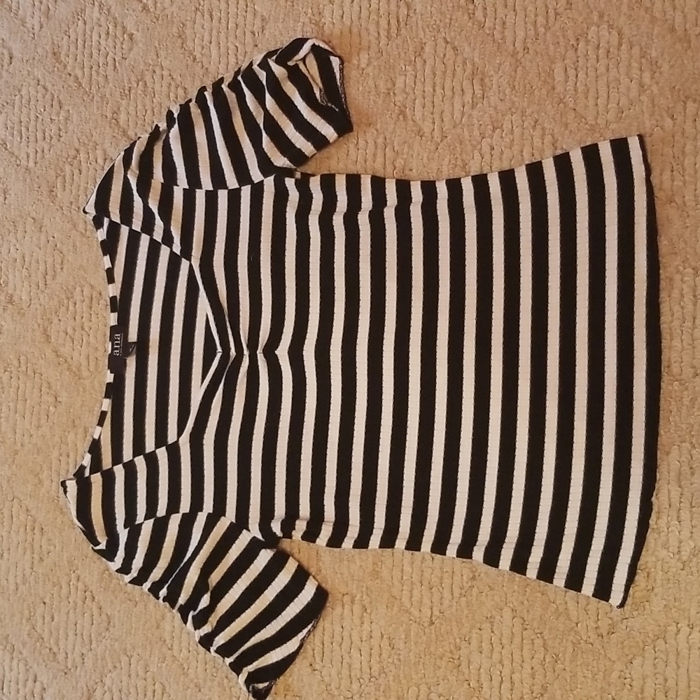 Medium ANA Ribbed Top. - Picture 6 of 8